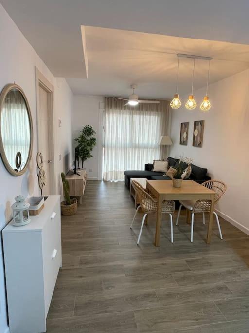 Rincón de la Victoria Lovely Beach Apartment מראה חיצוני תמונה